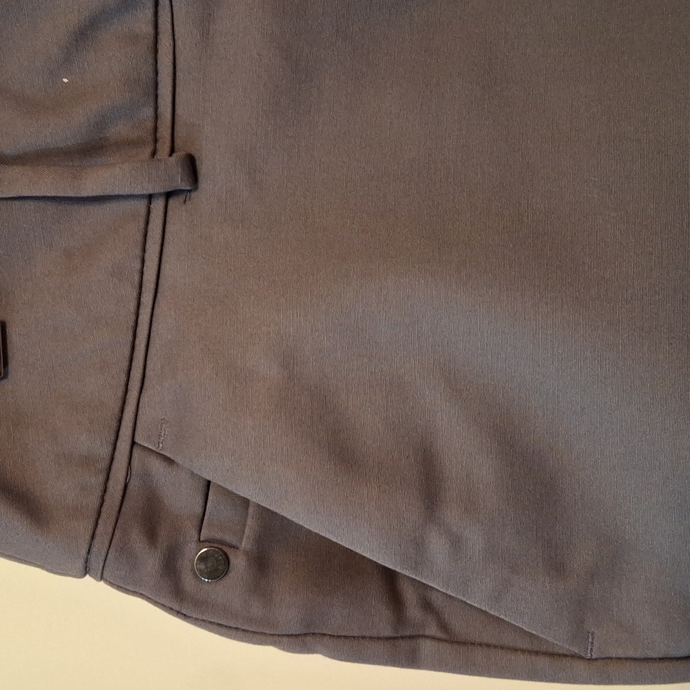 Women's Dark Gray Shorts Size 4 Mid Rise - Picture 4 of 4